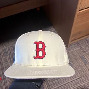 Boston Red Sox’s hat w/ 2018 WS stitch, Raptors Claw Marks, w/ pink underbrim
